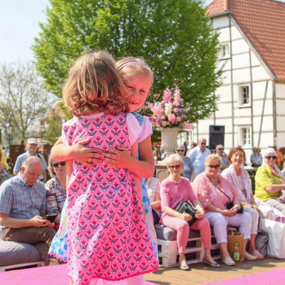 Modenschau-Kinder-Umarmung-galerie